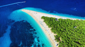 Uma ma das melhores praias para se visitar: Praia de Zlatni Rat Croácia